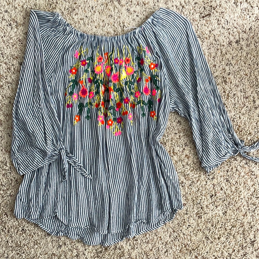 Off the shoulder/ tie sleeve shirt